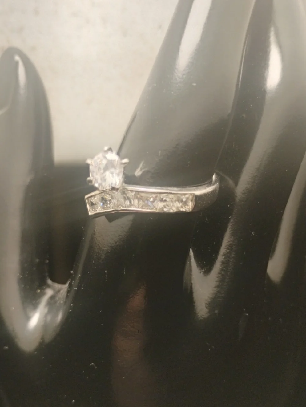 Super Bling Diamond Style Ring Size 9.75 Fun cocktail Shimmering Bling Ring - Picture 2 of 9